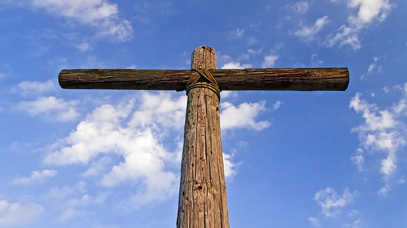 Деревяный кресть из брёвен