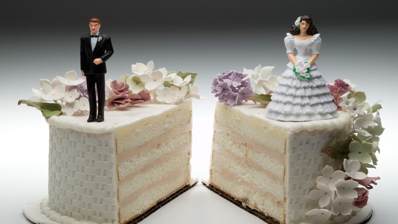 Как оригинально поздравить с разводом?